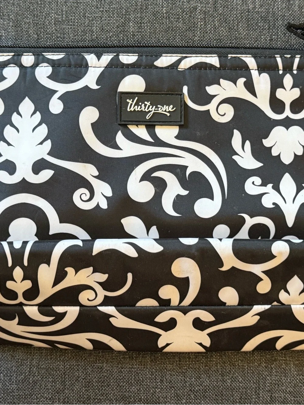 Thirty one black paisley small zipper thermal